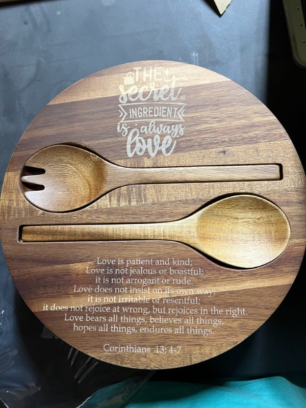 Laser engraved salad bowl lid